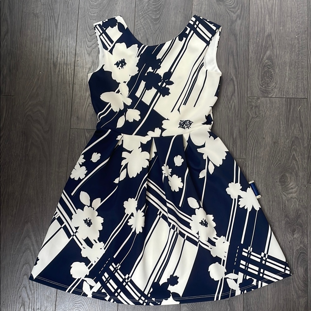 Tiana B. Navy and Cream Patterned Dress size 8